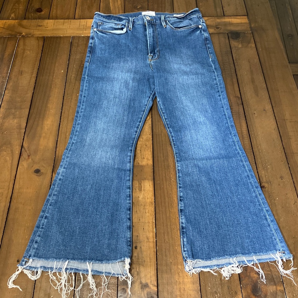 FRAME Le Crop Flare Jeans 30 Medium Wash Blue Distressed Raw Fringe Hem Flare